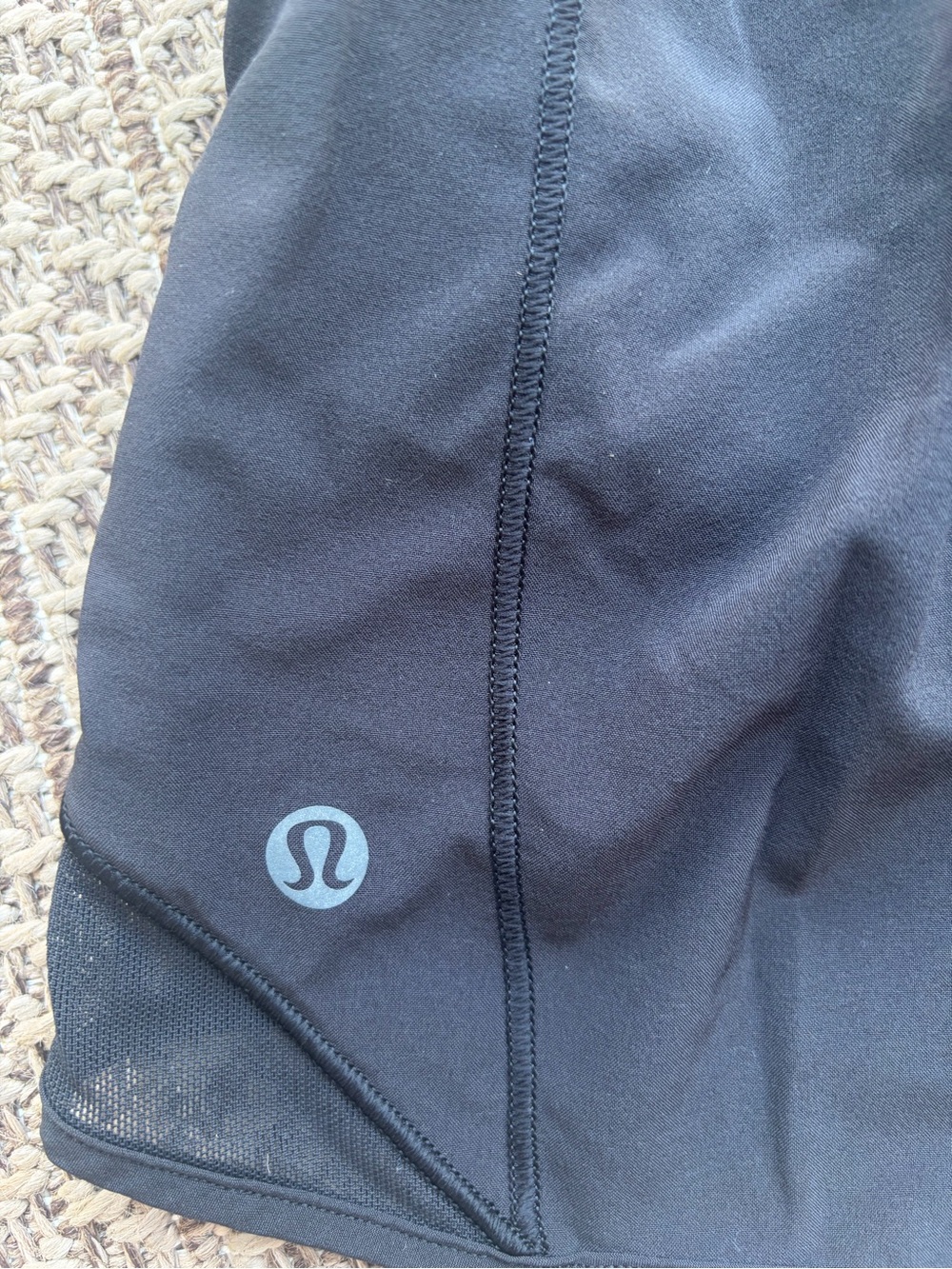 Lululemon Black Hotty Hot High-Rise Lined Shorts 2.5” Size 4 - Picture 11 of 12